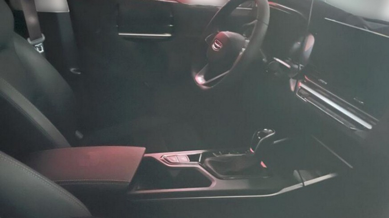 Седан Geely Emgrand нового поколения показался без камуфляжа