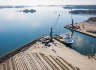 Сенаторы США хотят возобновить санкции против строящих «СП-2» компаний