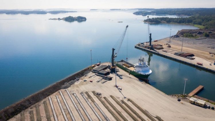 Сенаторы США хотят возобновить санкции против строящих "СП-2" компаний 