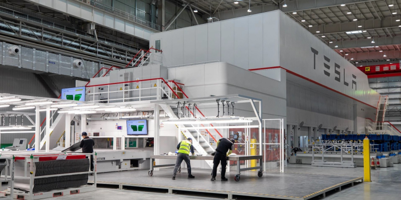 Tesla останавливает наступление на Китай: продажи падают, репутация портится