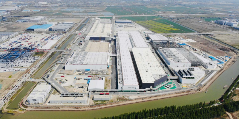 Tesla останавливает наступление на Китай: продажи падают, репутация портится