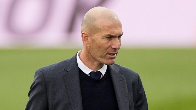 Тренер футбольного клуба "Реал Мадрид" Зинедин Зидан оставил пост 