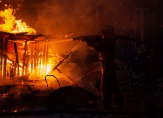 Трое дачников сгорели в строительном вагончике под Вологдой