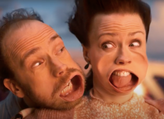 В рекламе высокоскоростного парома воссоздали сцену из «Титаника»