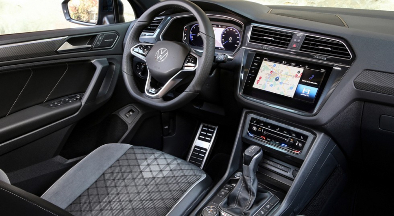 Volkswagen обновил так и не добравшийся до РФ удлинённый Tiguan: первое фото и дата премьеры