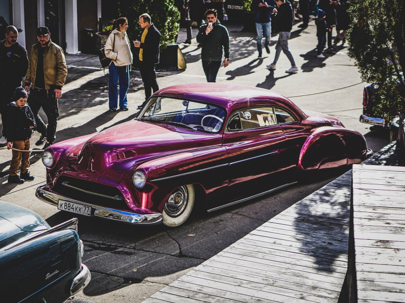 Выставка классических и кастомных автомобилей Wheels & Chains 2021