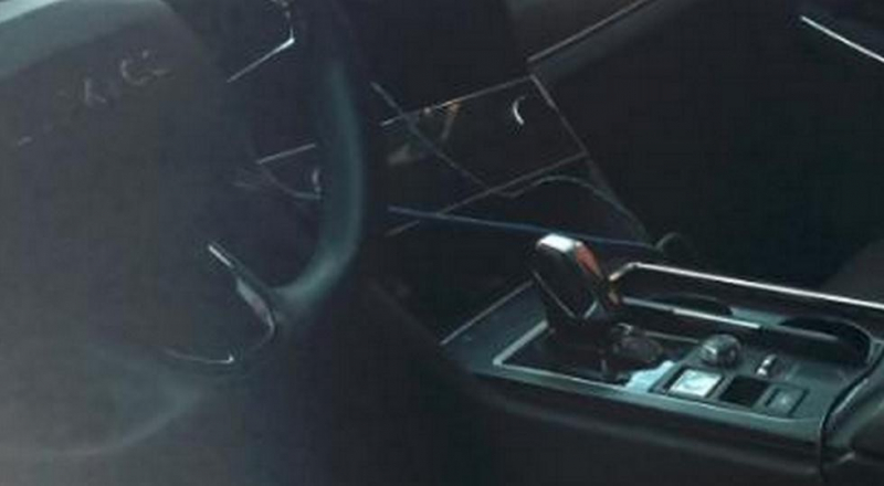 Засвечен салон Lynk & Co 09: без планшета, как у родственного Volvo XC90, но есть свои фишки