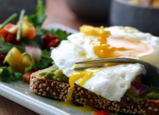 Желающим похудеть посоветовали добавлять в завтрак определенные продукты