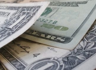 Жители Болгарии предрекли крах американскому доллару