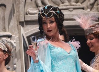 Бузова подверглась нападкам коллег после выступления во МХАТе