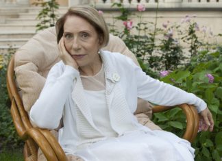 Чурикова надеется на повышение зарплат артистов после выступления Бузовой во МХАТе