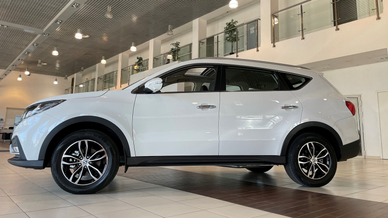 Dongfeng остаётся в России: стартовали продажи кроссовера DFM 580 с турбомотором