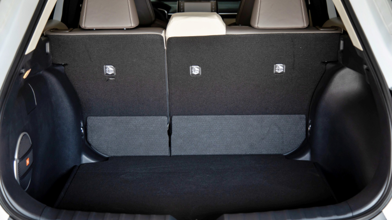 Есть полный привод! Toyota доработала кроссовер Corolla Cross перед дебютом в США