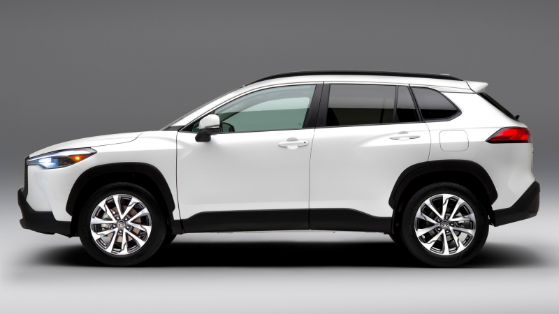 Есть полный привод! Toyota доработала кроссовер Corolla Cross перед дебютом в США