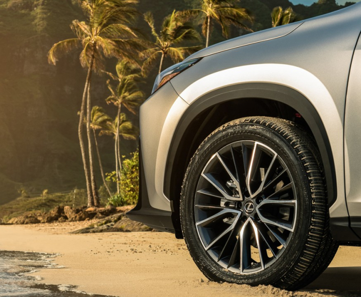 Lexus играет в интригу: NX нового поколения продолжает раскрываться на фото