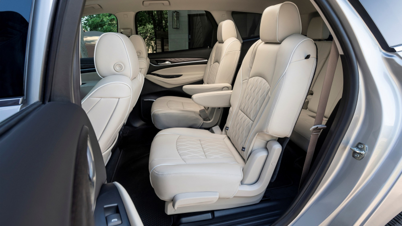 Обновлённый американский Buick Enclave: странный дизайн и более богатое оснащение