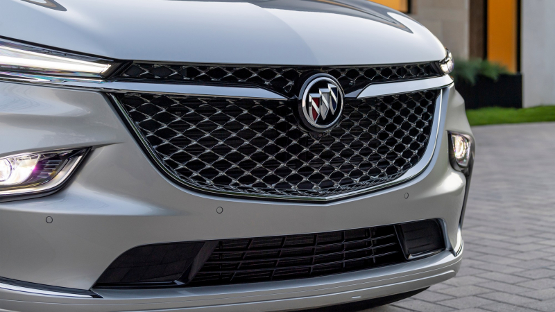 Обновлённый американский Buick Enclave: странный дизайн и более богатое оснащение