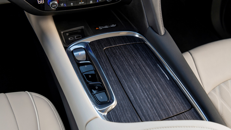 Обновлённый американский Buick Enclave: странный дизайн и более богатое оснащение