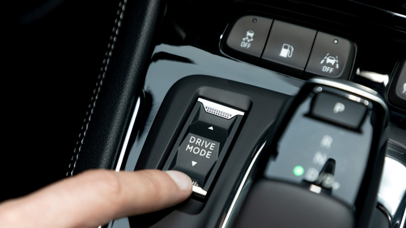 Обновлённый Opel Grandland: без «икса», но с ночным видением и матричными фарами