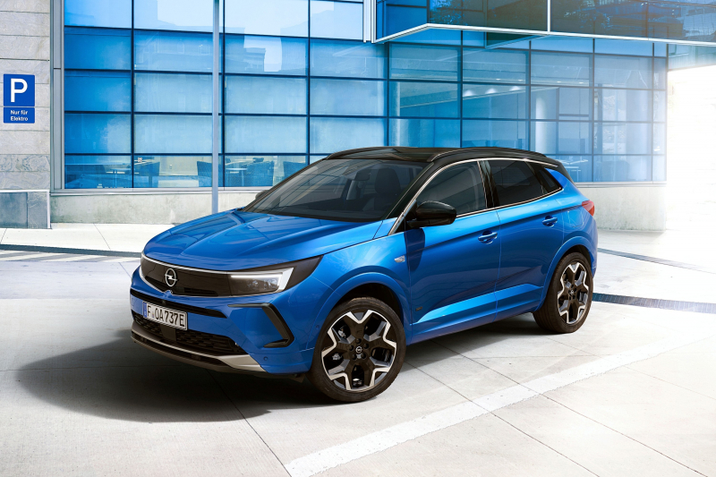 Обновлённый Opel Grandland: без «икса», но с ночным видением и матричными фарами