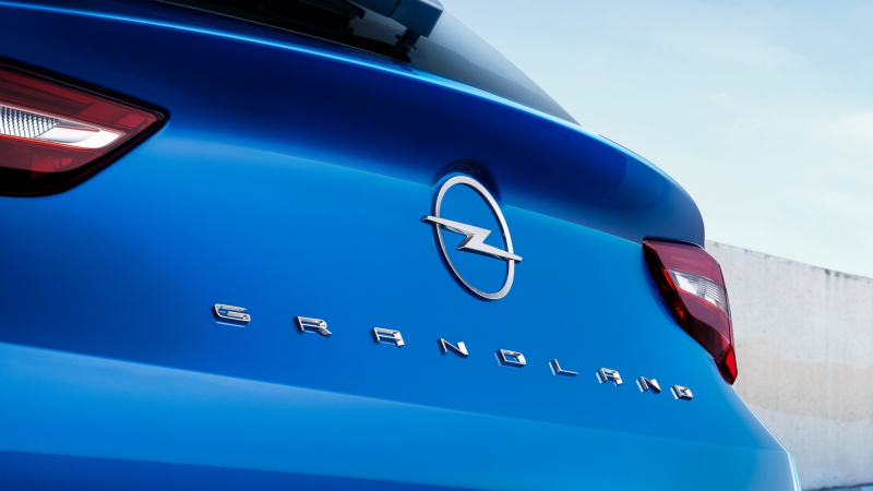 Обновлённый Opel Grandland: без «икса», но с ночным видением и матричными фарами