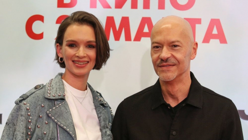 Паулина Андреева впервые после родов предстала перед папарацци