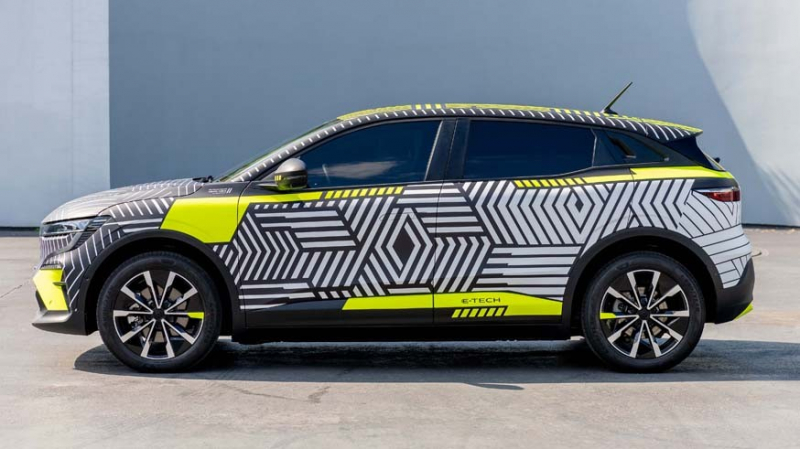 Renault готовит Megane e-Tech к дебюту: появились снимки предсерийного прототипа