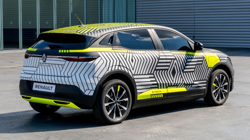 Renault готовит Megane e-Tech к дебюту: появились снимки предсерийного прототипа