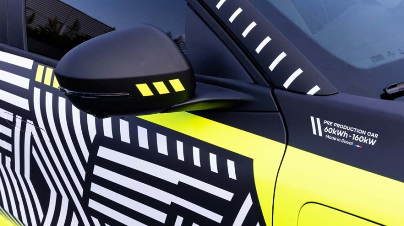 Renault готовит Megane e-Tech к дебюту: появились снимки предсерийного прототипа