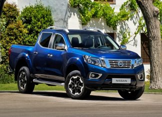 Возите грузы фургонами: Nissan Navara уходит из Европы, завод в Барселоне закроют