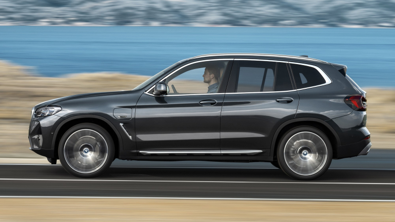 Всё и сразу: обновлённые BMW X3 и BMW X4 дебютировали вместе с М-версиями