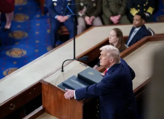 Осознанное чтение политических новостей: как оставаться информированным и сохранять спокойствие