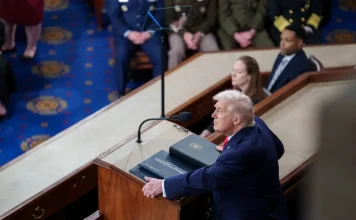 Осознанное чтение политических новостей: как оставаться информированным и сохранять спокойствие