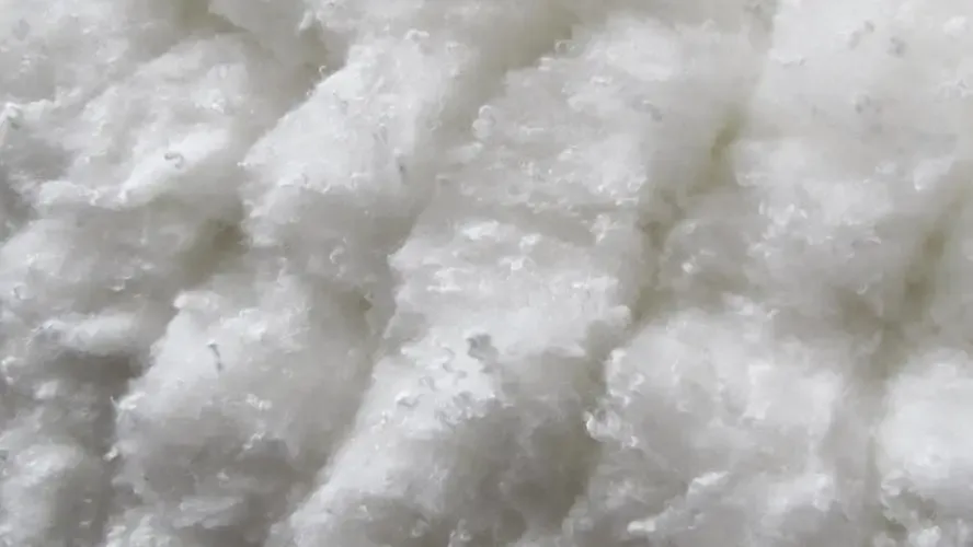 Комфорт и тепло без компромиссов: что такое силиконовый наполнитель для одежды и как его выбрать