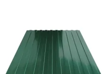 Надежный и долговечный забор: как выбрать профнастил для ограждения участка