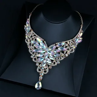 Искусство самовыражения: как выбрать бижутерию, которая подчеркнет вашу индивидуальность