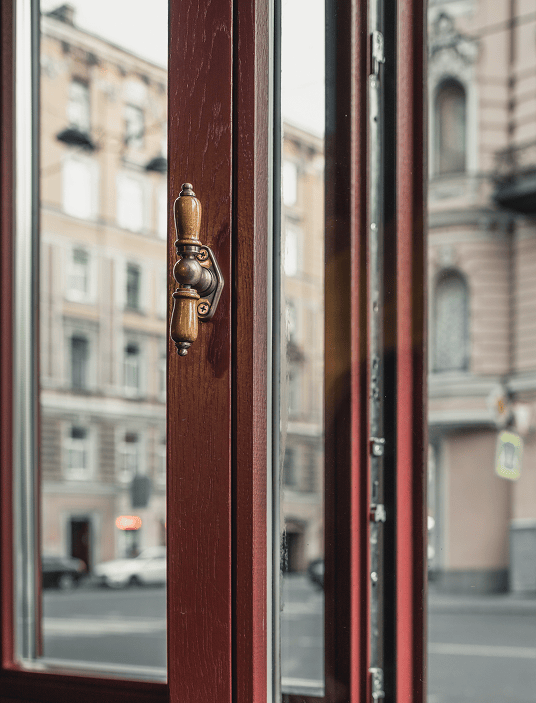 Окна из дуба Woodcort: надежность, стиль и долговечность