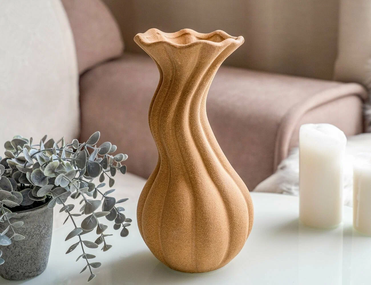 Декоративная ваза в интерьере: стильный акцент и гармония домашнего пространства